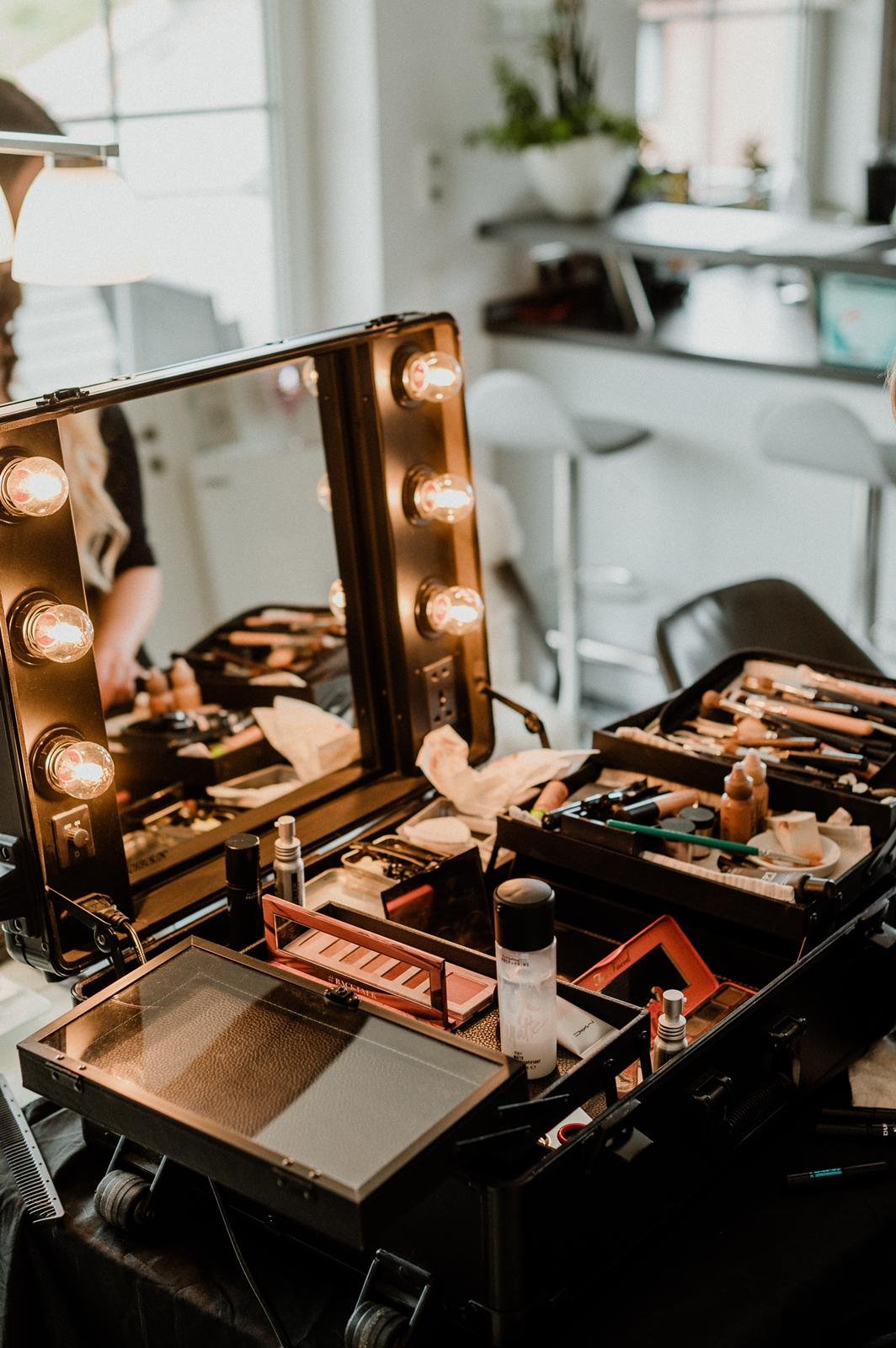 c0c9f3a9 92fa 4a17 a83b 9b65a7e570c9